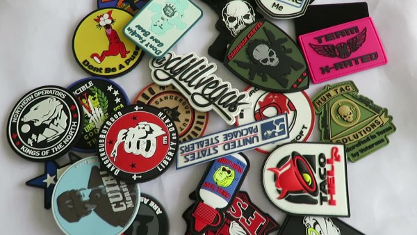 Резиновые лейблы на одежду