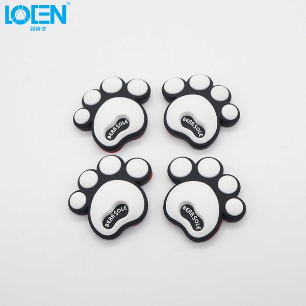 Наклейка резиновая на куртку