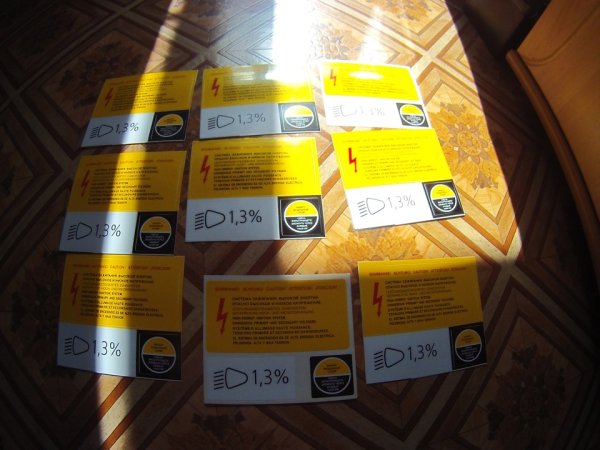 Информационные наклейки под капотом Volkswagen Polo