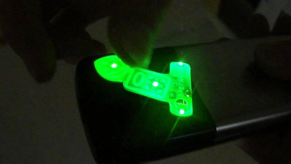 Наклейка которая светится при звонке