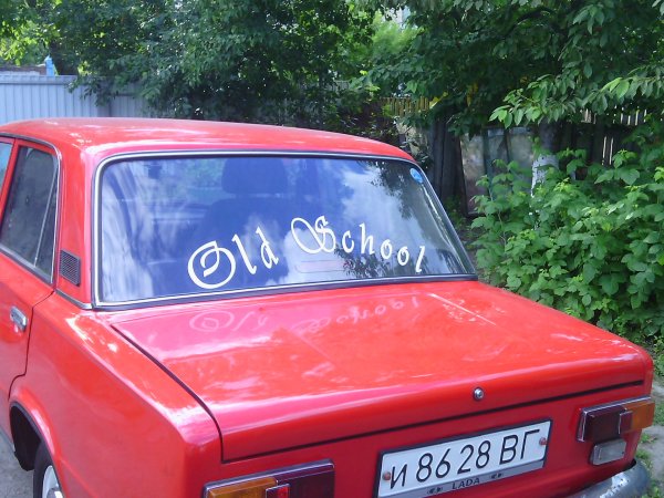 Стикербомбинг ВАЗ 2105
