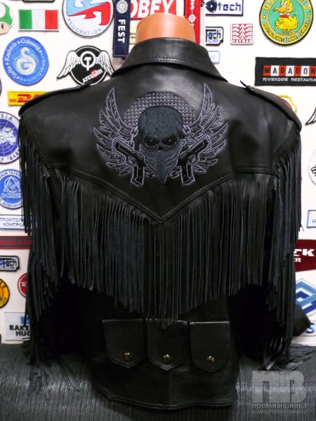 Кожаная куртка с вышивкой на спине