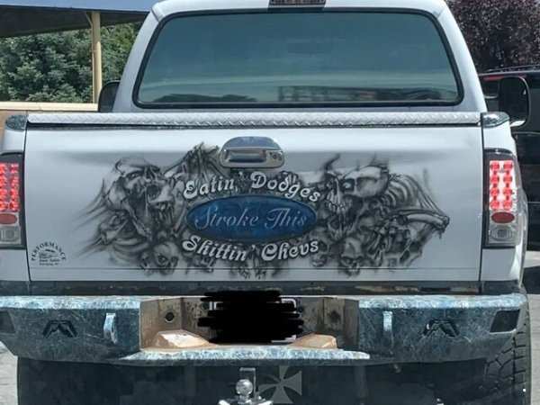 Наклейка на задний борт пикапа