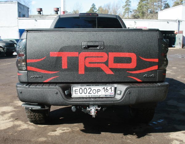 Наклейки на багажник автомобиля