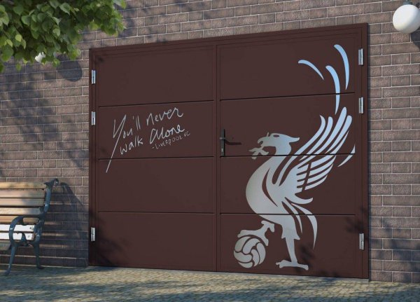 На воротах наклейка