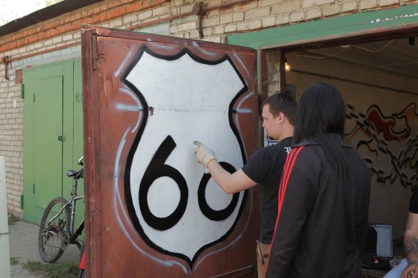 Надписи на воротах гаража