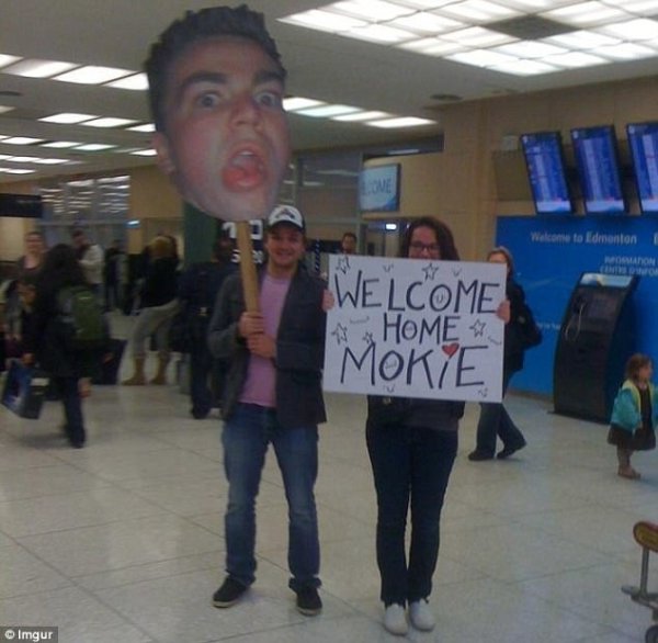 Смешные таблички для встречи в аэропорту