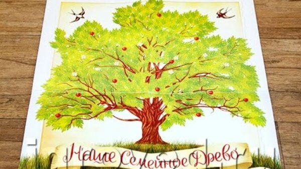 Дерево с фоторамками на стену в интерьере