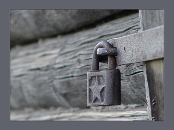 Райком закрыт все ушли на фронт