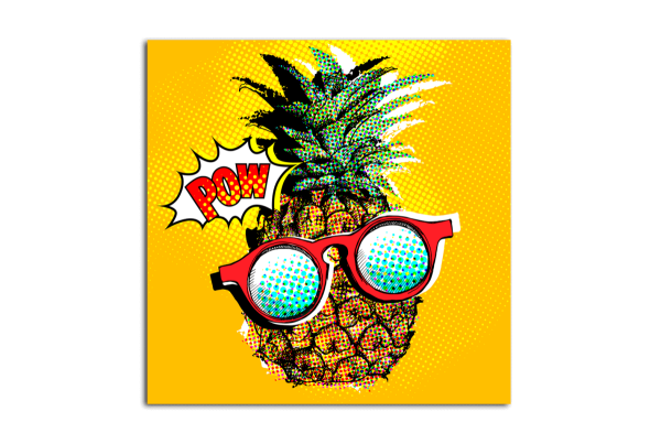 Ананас на черном фоне