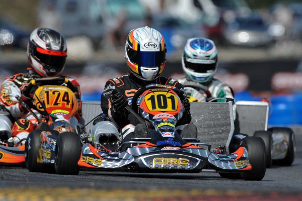 Гоночная машина мультяшная