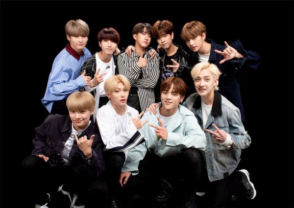 Группа Stray Kids