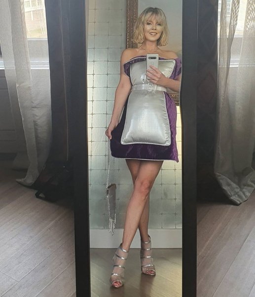 Валерия певица 2021 ноги