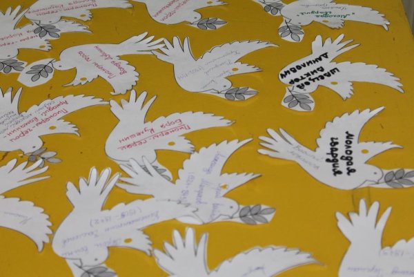 Голубь мира плакат