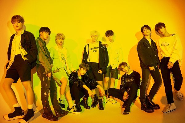 Группа Stray Kids Yellow Wood