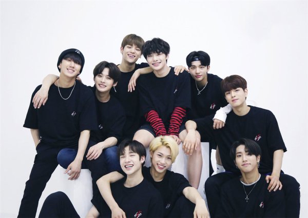 Группа Stray Kids