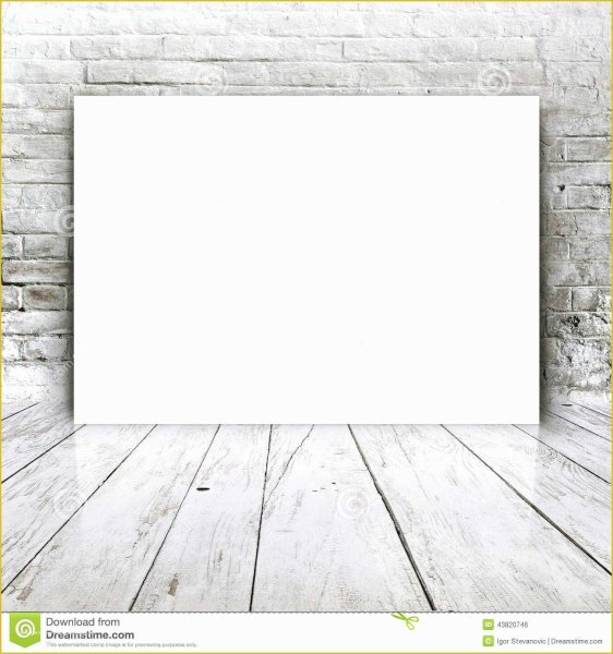 Белый холст на стене