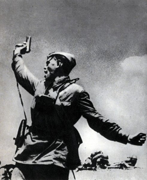 Младший политрук Алексей Еременко