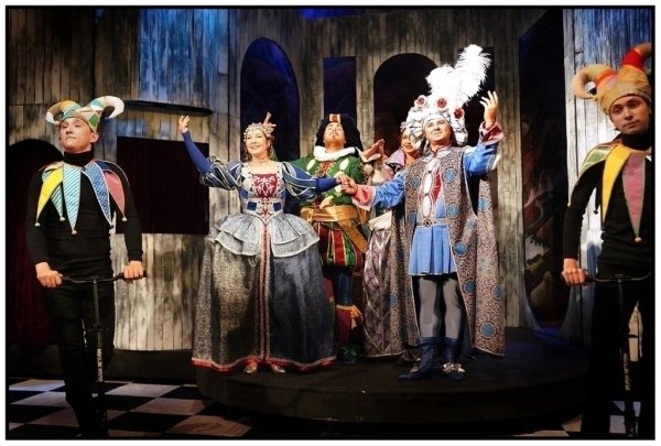 Театральный плакат