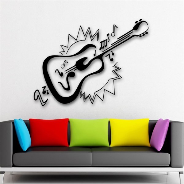 Гитара на стене