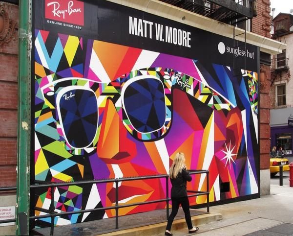 Яркие рекламные плакаты