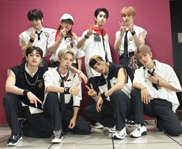 Группа Stray Kids карточки