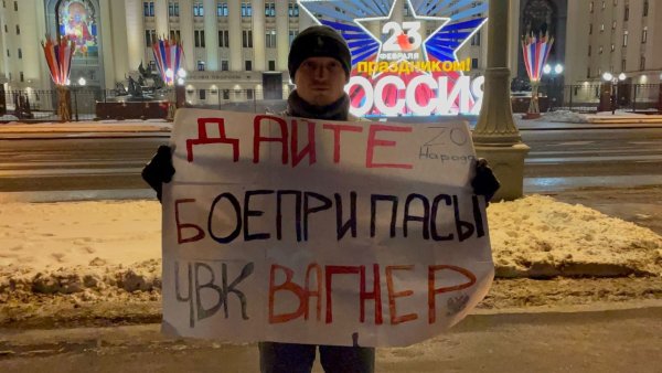 Плакаты в поддержку России