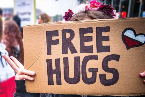 Плакат обнимашки