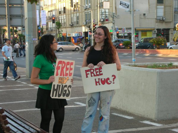 Free hugs ЛОВУШКА