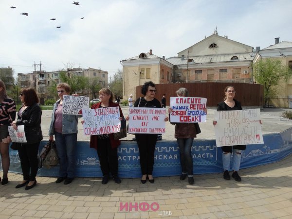 Рекламный плакат на улице