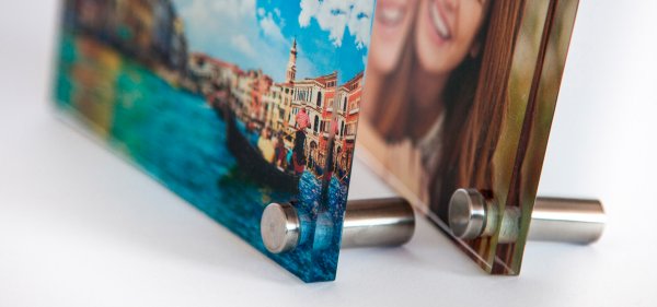 Рекламный плакат на стекло