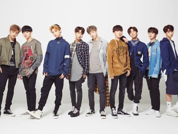 Группа Stray Kids