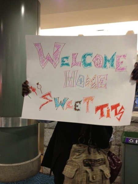 Веселая встреча в аэропорту