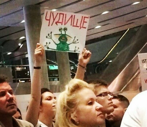 Веселые таблички для встречи в аэропорту