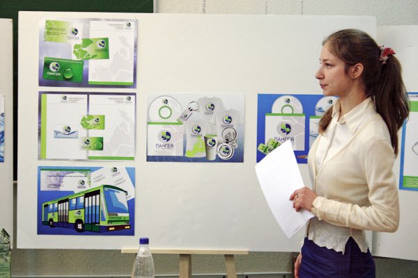 Для плаката характерны следующие черты