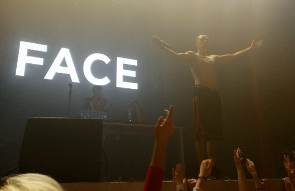 Салли фейс Постер