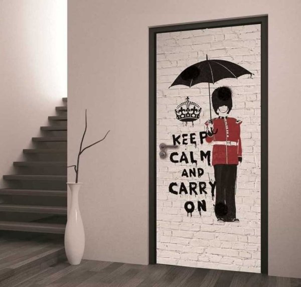 Креативный рисунок на двери