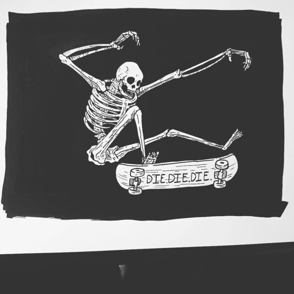 Скелет черно белый