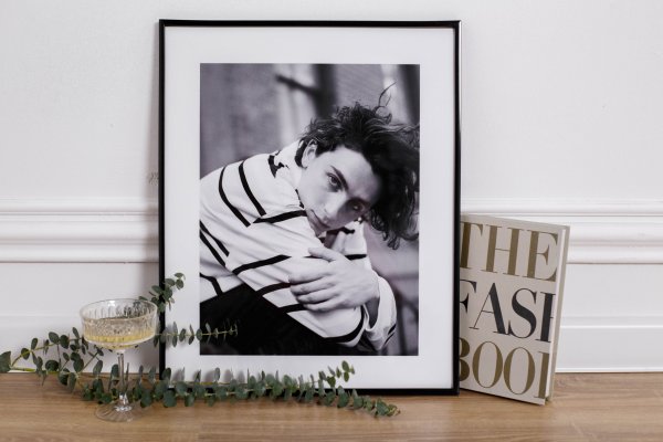 Тимоти Шаламе в кровати