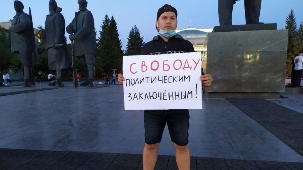 Против Навального плакат