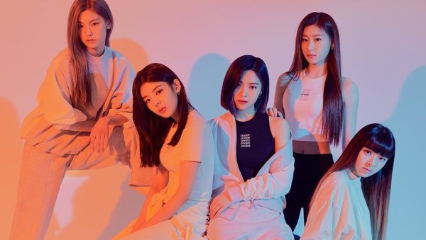 Itzy черен 2020