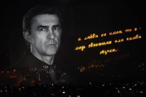 Вячеслав Бутусов в молодости с длинными волосами