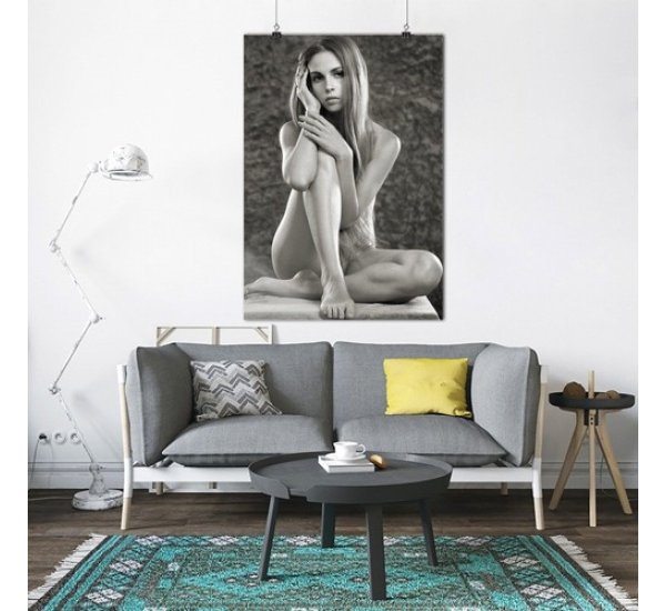 Комната с постерами на стенах