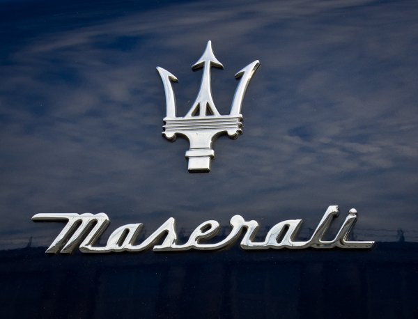 Maserati эмблема