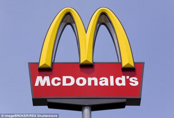 Макдональдс на черном фоне