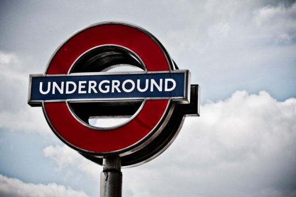 Вывеска андеграунд