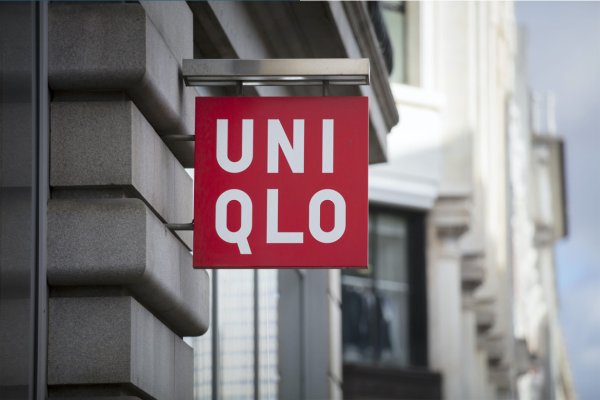 Uniqlo логотип
