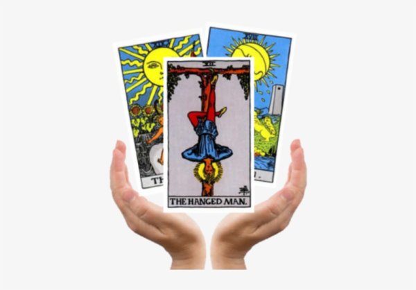 Карты Таро в руках