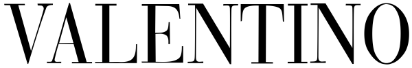 Логотип Valentino на одежде