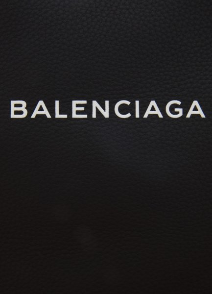 Balenciaga бренд